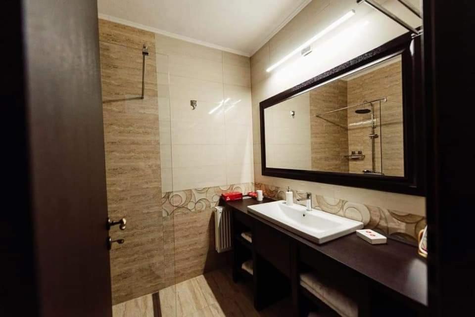 Pensiunea Emris Spatac Exterior foto